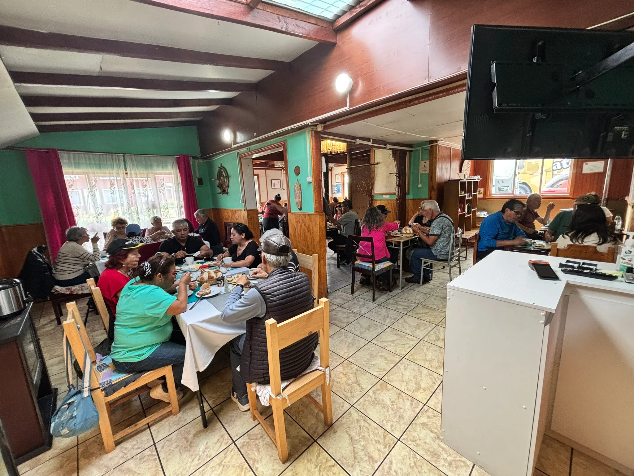 Restaurante El Monchito — cocina patagónica a la carta en Puerto Cisnes, Aysén